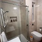 3 Bedroom Seaside Luxury - Sleeps 8 Apartmán *