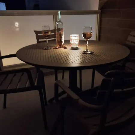 3 Bedroom Seaside Luxury - Sleeps 8 Apartmán *