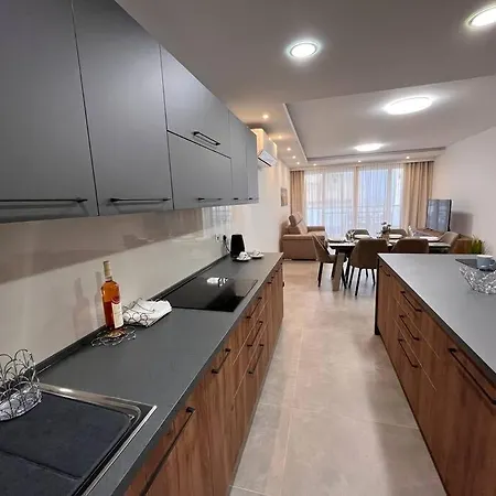 3 Bedroom Seaside Luxury - Sleeps 8