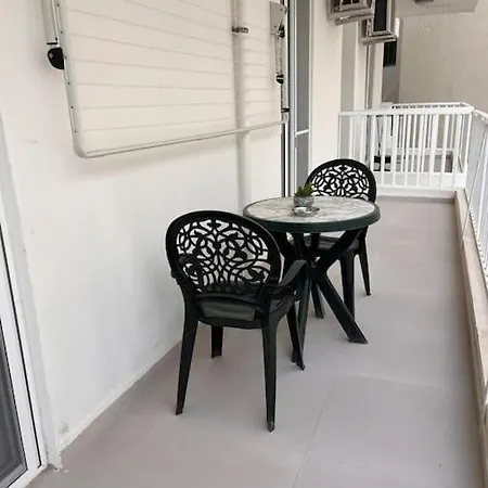 Apartment 3 Bedroom Seaside Luxury - Sleeps 8