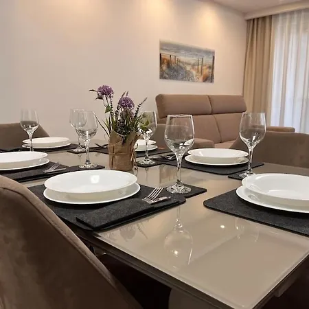 3 Bedroom Seaside Luxury - Sleeps 8 St. Paul's Bay