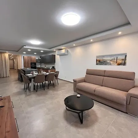 Appartement 3 Bedroom Seaside Luxury - Sleeps 8