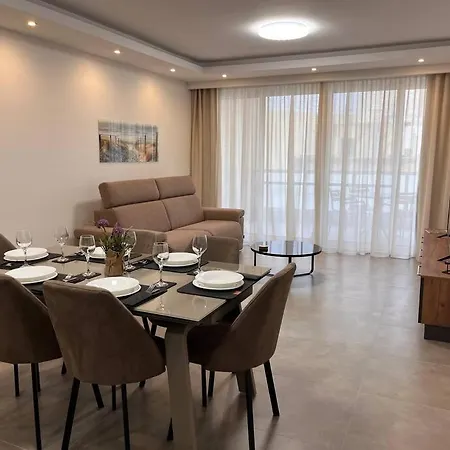 3 Bedroom Seaside Luxury - Sleeps 8